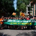 Manifestacion de la CUP en el cuartel de la Guardia Civil de la Travessera de Gracia semanas antes del 1-O/Foto: Efe