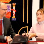 El presidente de las Cortes, Luis Fuentes, y la consejera de Educación, Rocío Lucas, firman un convenio de colaboración para fomentar la conciencia democrática