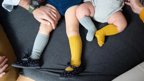 Dos niños pequeños