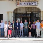 El Consell convocó un minuto de silencio en la puerta del Consistorio de Montanejos, donde celebra el «seminari d’Estiu» para mostrar su repulsa por el asesinato de una mujer el sábado en Elx. LA RAZÓN