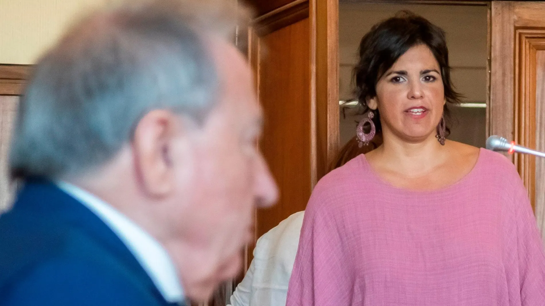 La líder de Adelante Andalucía entrando al juicio contra el empresario que la acosó / Efe