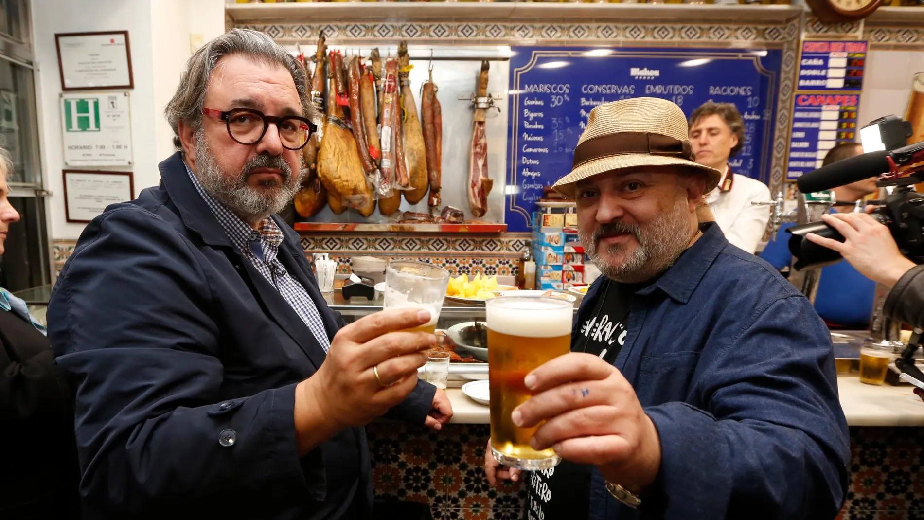 Juanjo López Bedmar y Sacha Hormaechea de bares