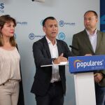 El vicesecretario de Sectores Productivos del PP-A, Pablo Venzal, en rueda de prensa en Almería con los diputados Ramón Herrera y Rosalía Espinosa