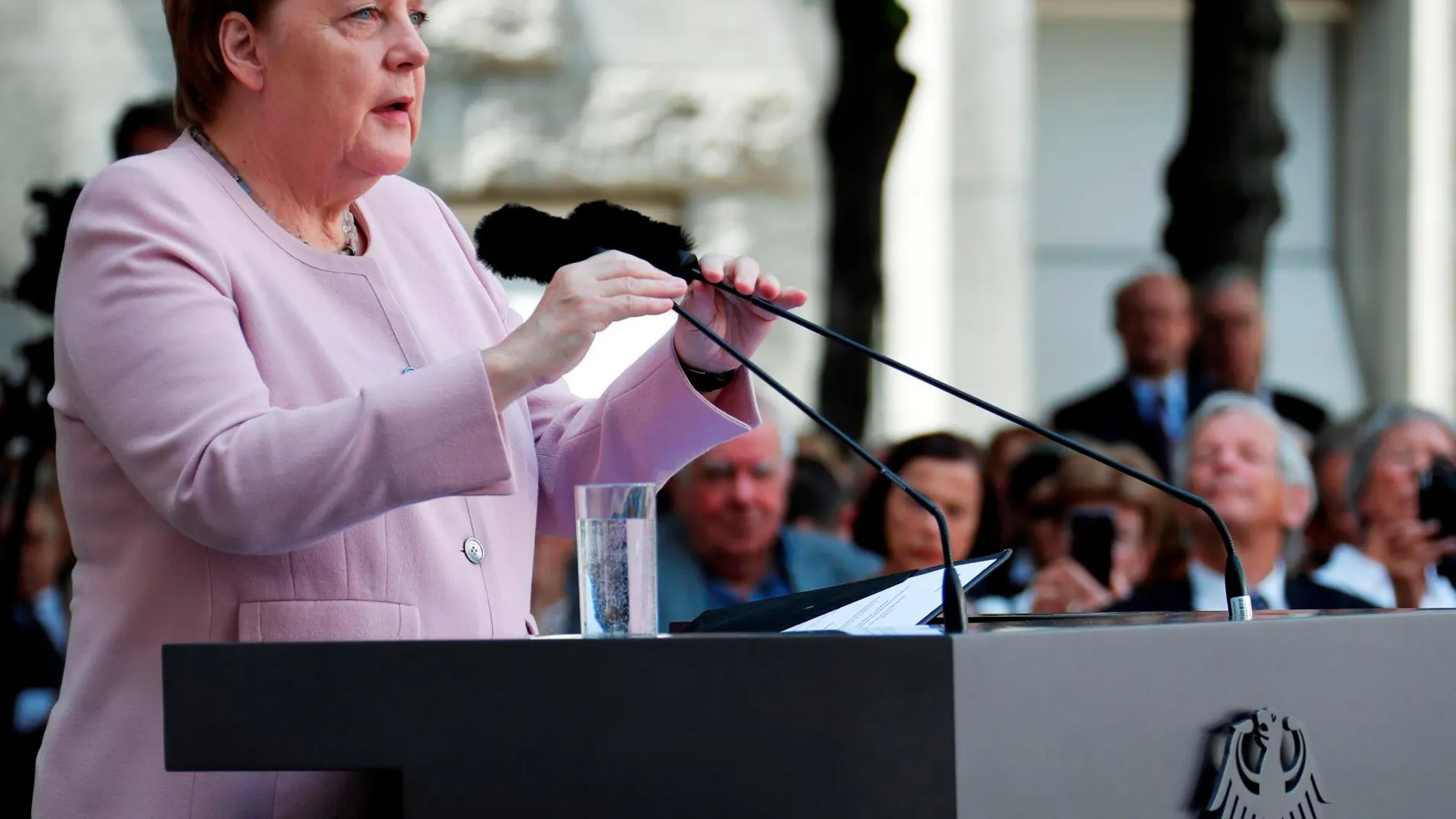 Angela Merkel habla durante la ceremonia del 75 aniversario del complot militar para asesinar a Hitler / Reuters