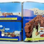 Uno de los ejemplares de la colección expuestos en la muestra, describe de forma lúdica algunos pasajes bíblicos a través de figuras de Lego