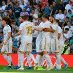 Los jugadores del Real Madrid celebran el gol de Karim Benzema/EFE