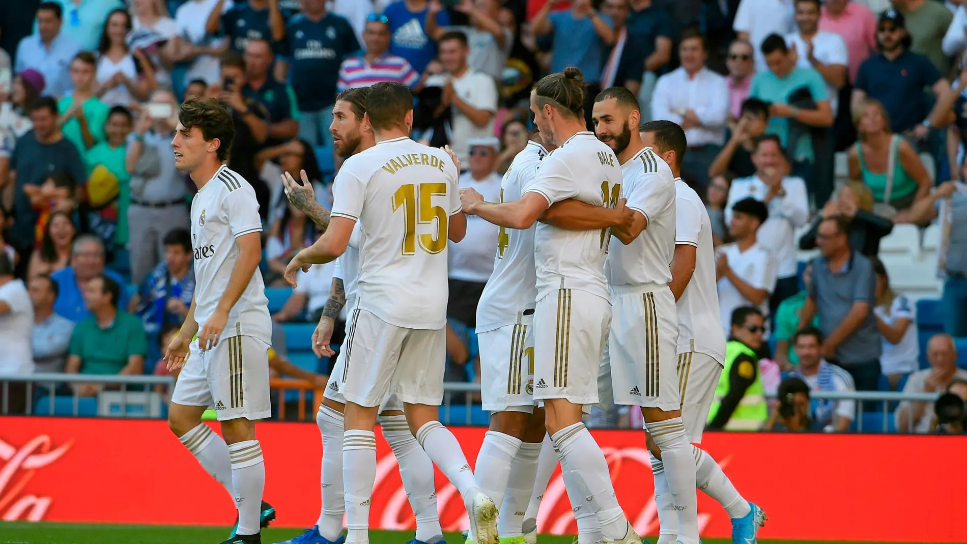 Los jugadores del Real Madrid celebran el gol de Karim Benzema/EFE