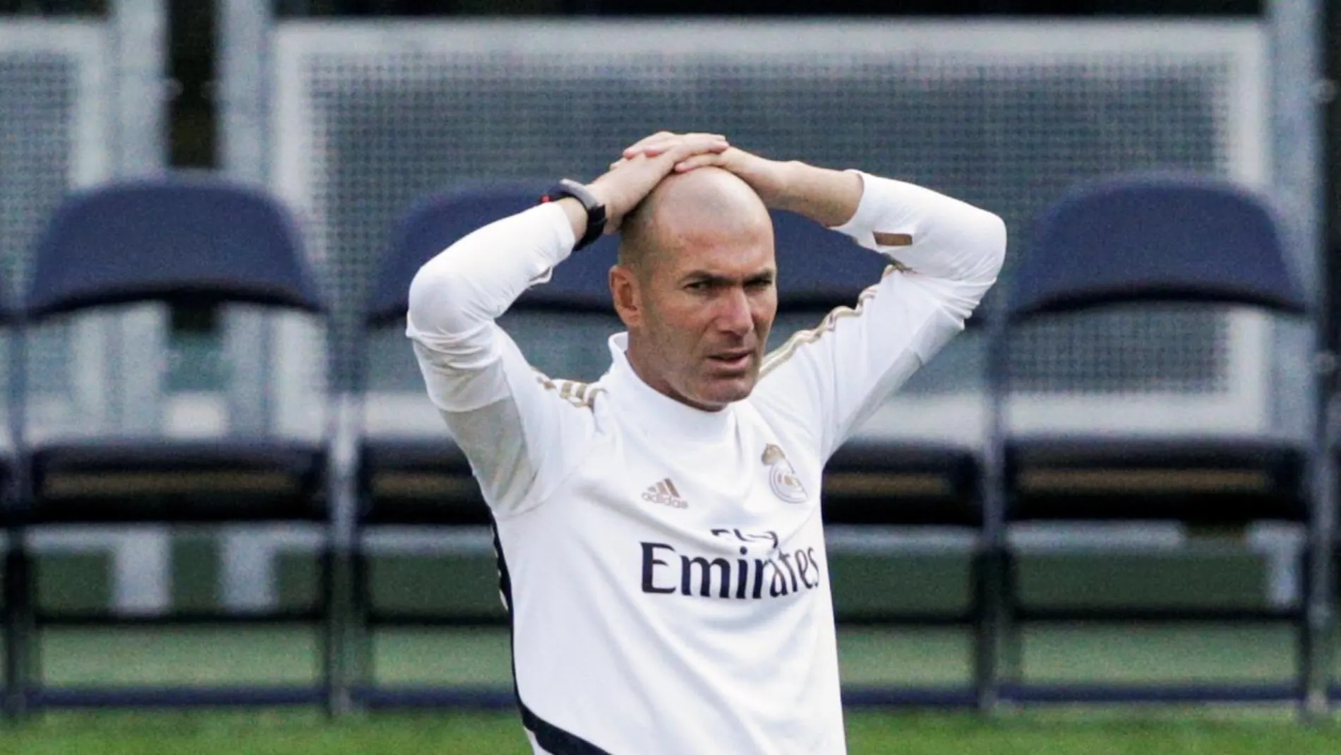 [Zidane, participa en un entrenamiento, este jueves, en el Estadio Metlife, en East Rutherford, Nueva]
