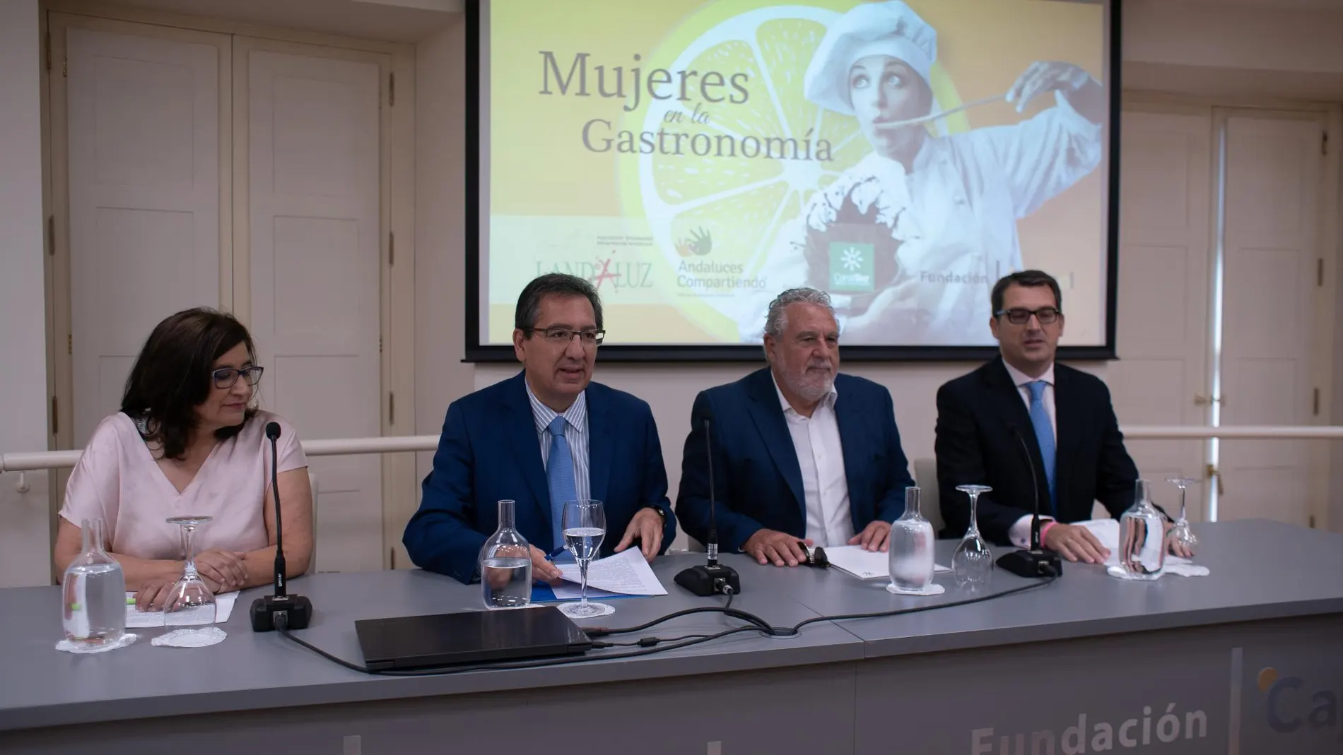 La Sala Salvador de la Fundación Cajasol ha acogido el lanzamiento de la campaña "Mujeres en la Gastronomía"