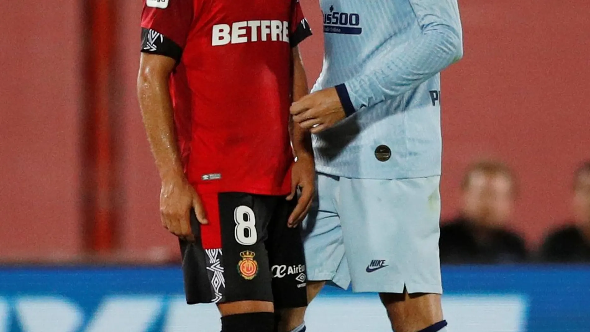 Morata y Salva Sevilla, en el duelo del pasado miércoles