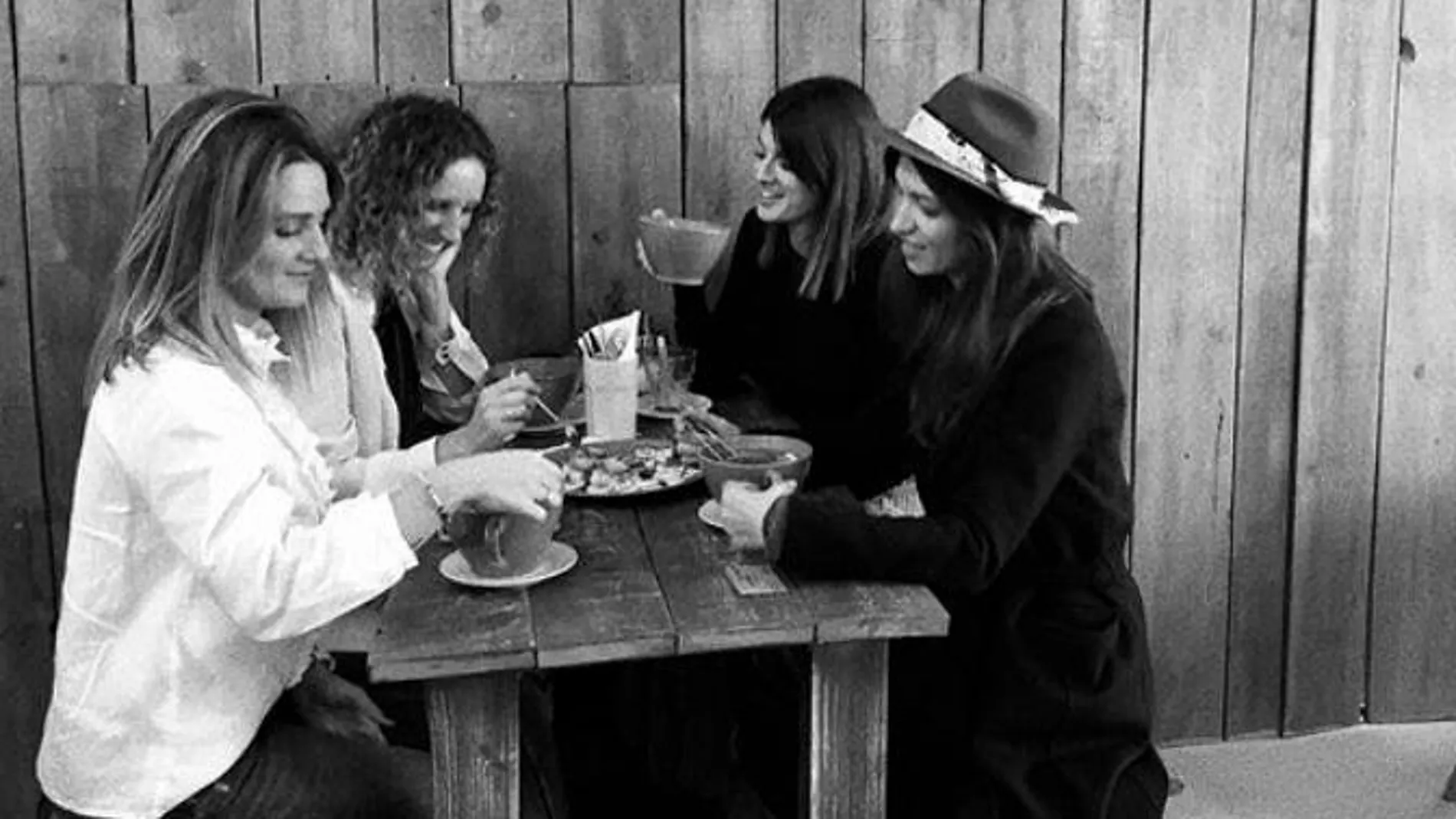Sara se reunió con sus amigas a desayunar. Foto: Instagram