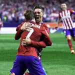 Griezmann y Torres celebrando un gol juntos en el Atlético de Madrid