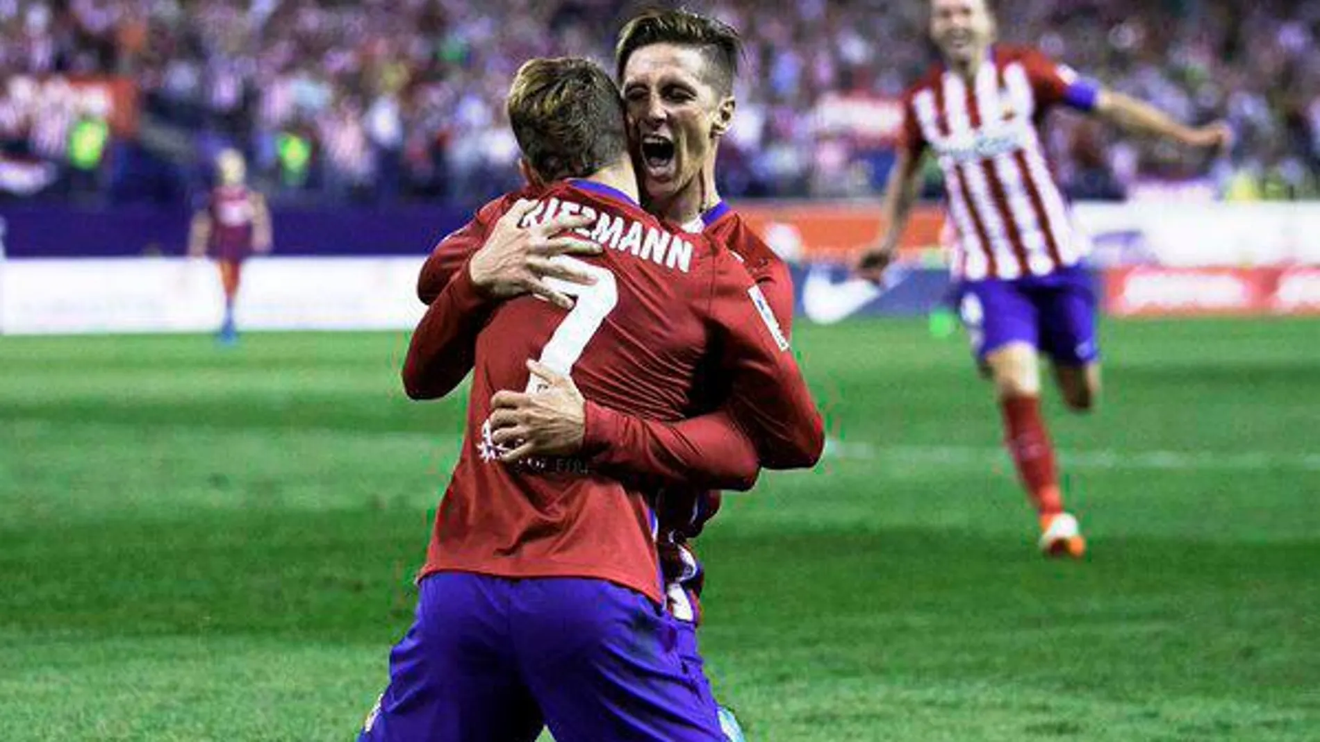 Griezmann y Torres celebrando un gol juntos en el Atlético de Madrid