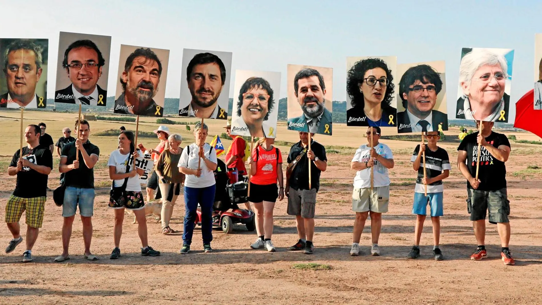 Un grupo de independentistas participó esta semana en Sant Joan de Vilatorrada en un acto en favor de los políticos catalanes presos y de los fugados de la Justicia