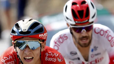 Dylan Teuns, nuevo líder de la Vuelta, por delante de Jesús Herrada en la etapa de ayer