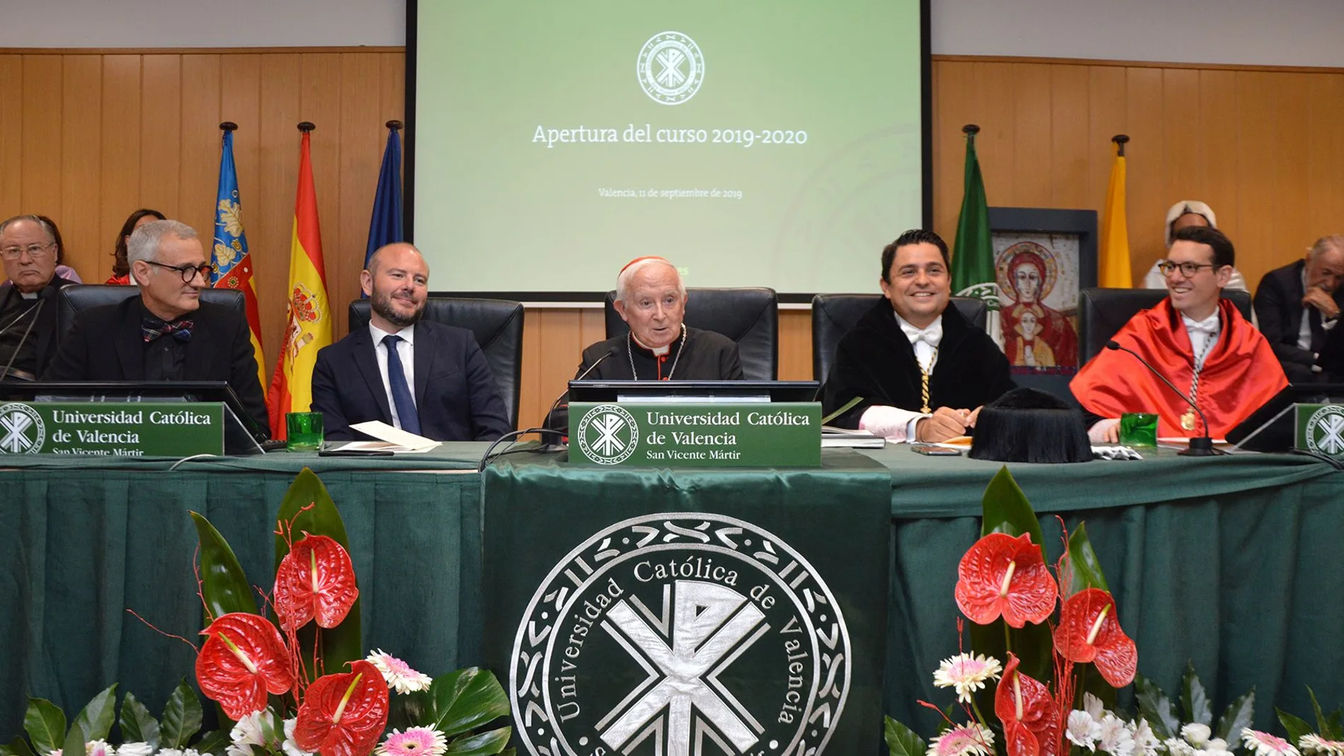 El cardenal arzobispo de Valencia, Antonio Cañizares, en el acto de apertura del curso 2019/2020, en el que también estuvo presente el secretario autonómico de Universidades, Rafael Tabarés