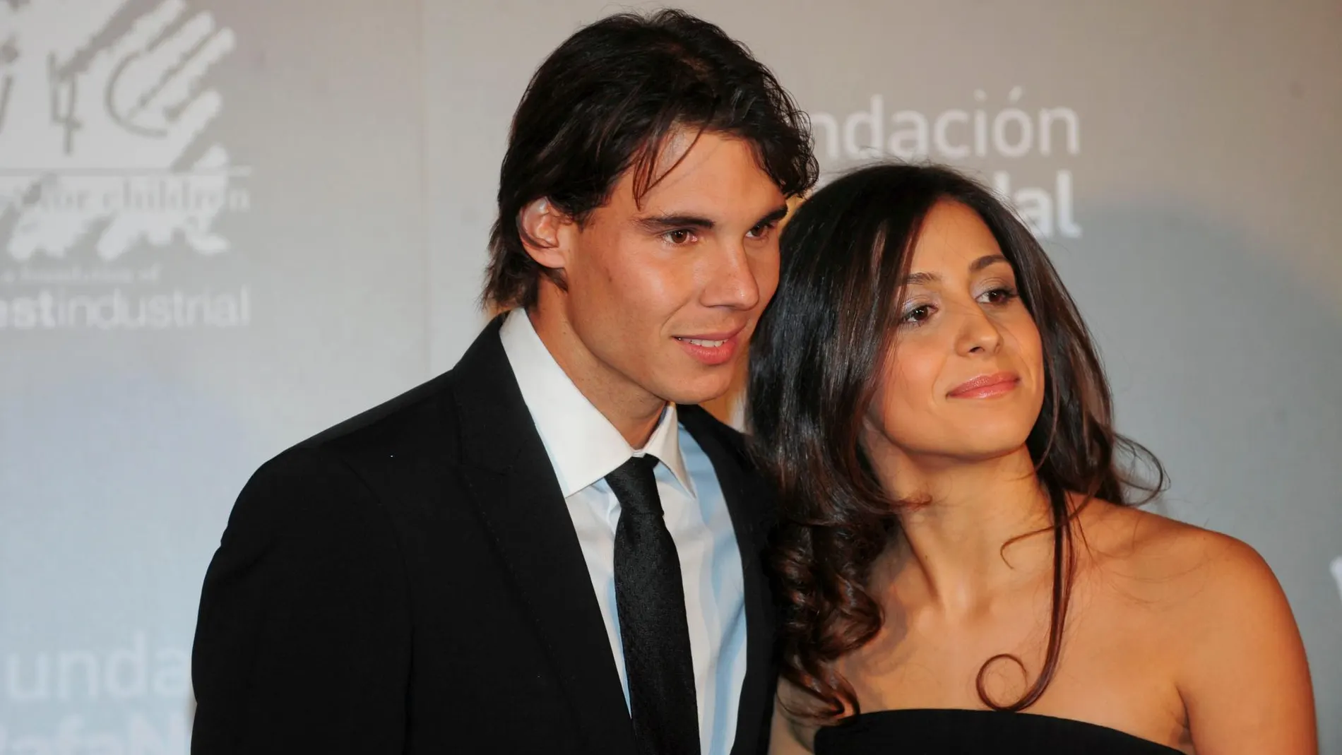 El tenista Rafael nadal y María Perelló, en un acto de la Fundación Rafael Nadal