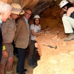 El ministro de Cultura y Deporte, José Guirao, visita los yacimientos arqueológicos de Atapuerca junto al presidente de la Fundación Atapuerca, Antonio Miguel Méndez Pozo y los co-directores de la excavación