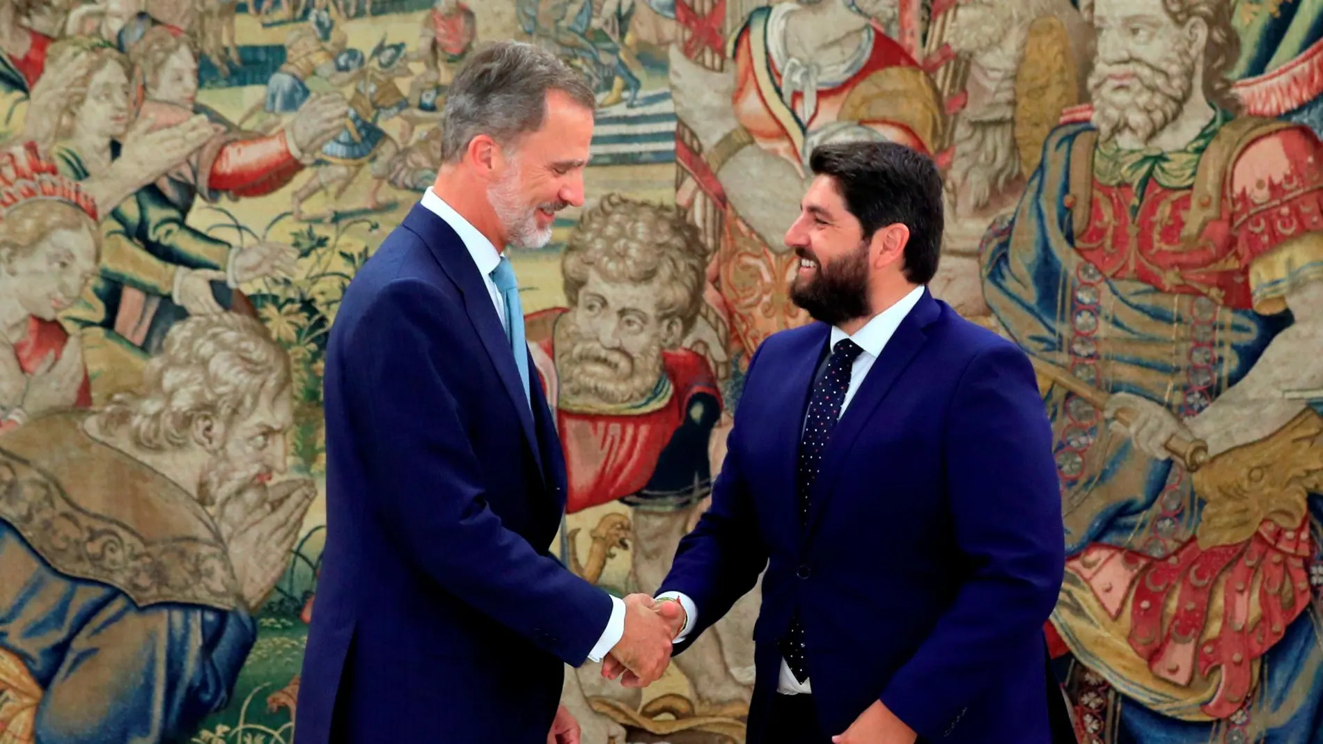 El presidente de la Región de Murcia, Fernando López Miras junto al Rey Felipe VI
