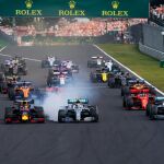 Hamilton y los estrategas de Mercedes triunfan; Sainz, 5º
