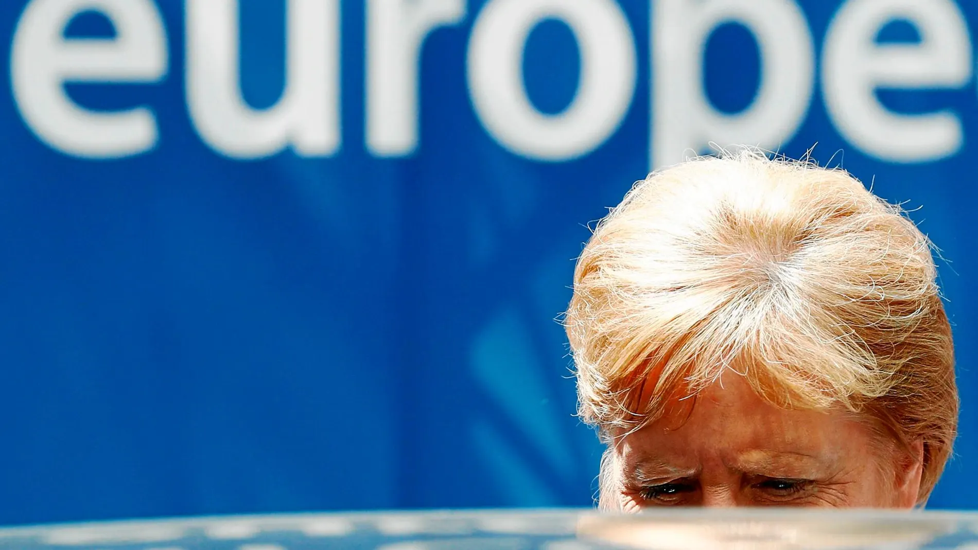 La canciller alemana Angela Merkel ayer a su salida de la Comisión tras el fracaso de la cumbre en Bruselas / Reuters