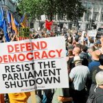 Manifestantes se concentraron ayer en el barrio gubernamental de Whitehall contra la decisión de Boris Johnson de clausurar el Parlamento el 10 de septiembre