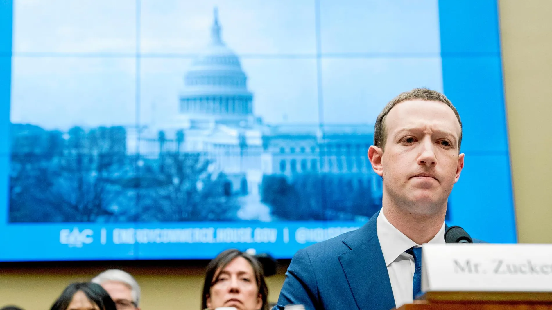 Mark Zuckerberg tuvo que comparecer ante el Congreso por el escándalo de Cambridge Analytica