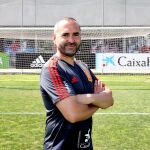 Pedro López posa en los campos de la Ciudad del Fútbol de las Rozas