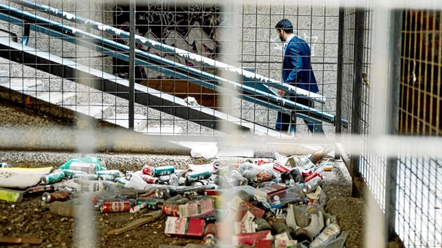 La seguridad y la limpieza de los bajos de Azca son las principales reclamaciones de los vecinos y comerciantes de la zona. Foto: David Jar