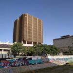En primer plano, el antiguo edificio de Correos y al fondo, el de Hacienda / EP