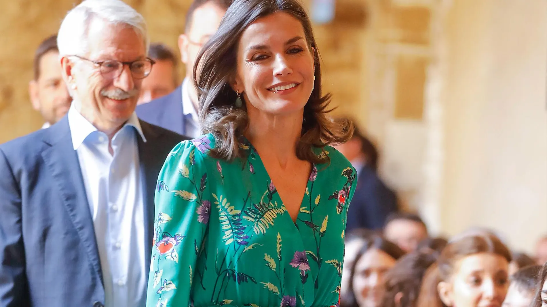 Letizia sorprende con una nueva firma en su armario antes de vacaciones