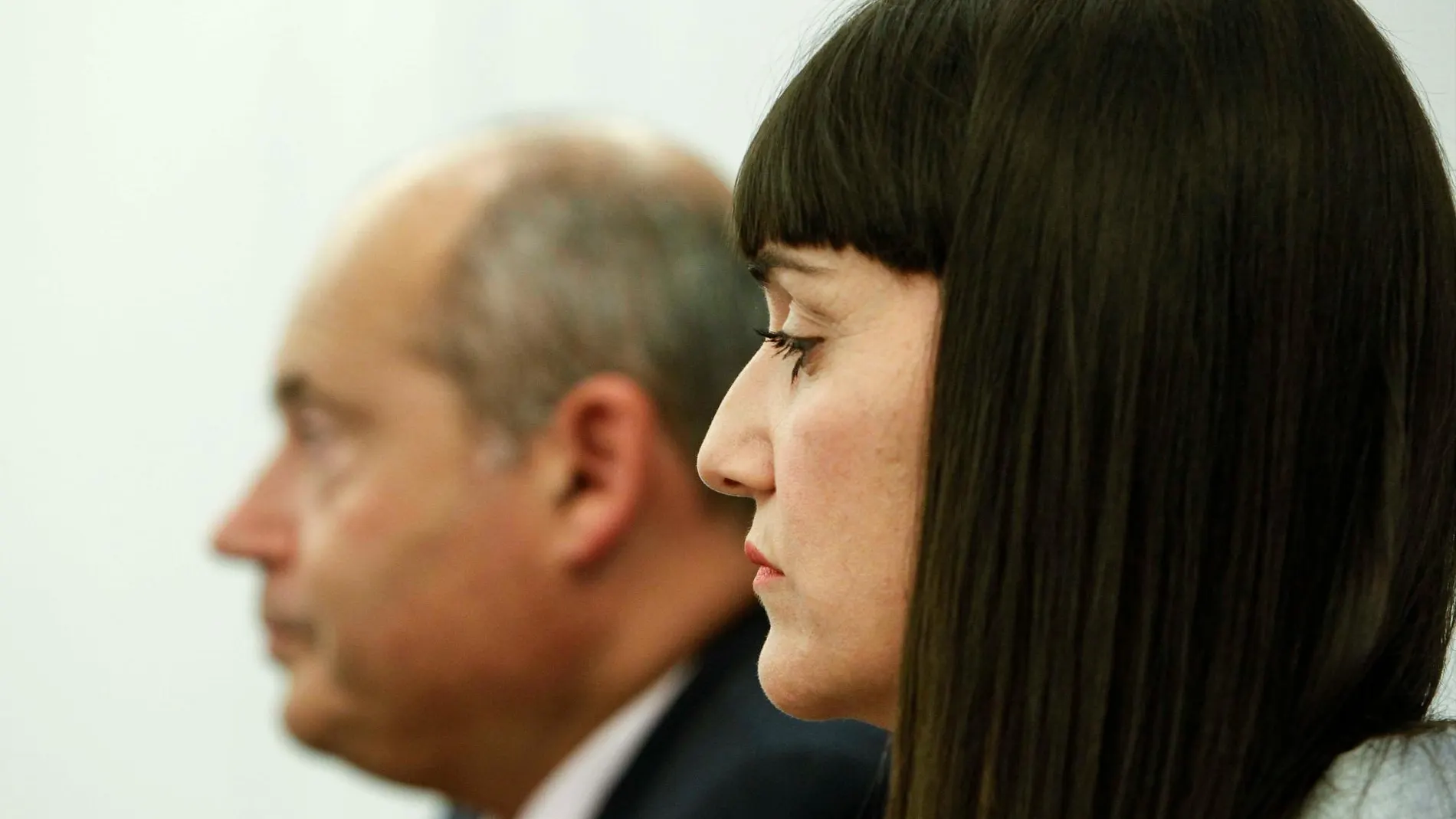 A la derecha Luis Romero, abogado de la familia y Marianela Olmedo, madre y esposa en trámites de separación de los asesinados / Foto: Manuel Olmedo