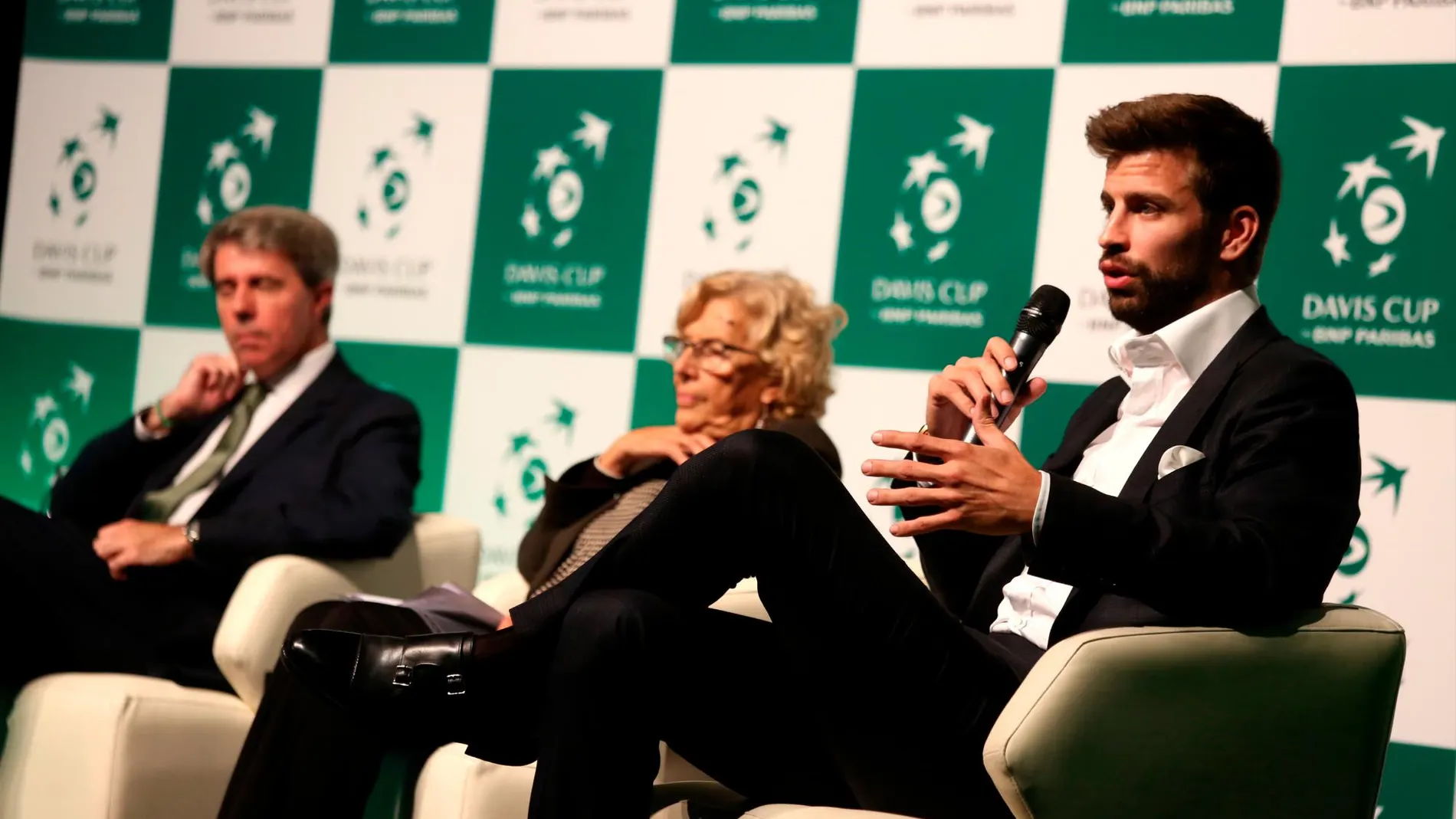 Carmena, en la pasada edición de la Copa Davis, junto a Gerard Piqué y Ángel Garrido
