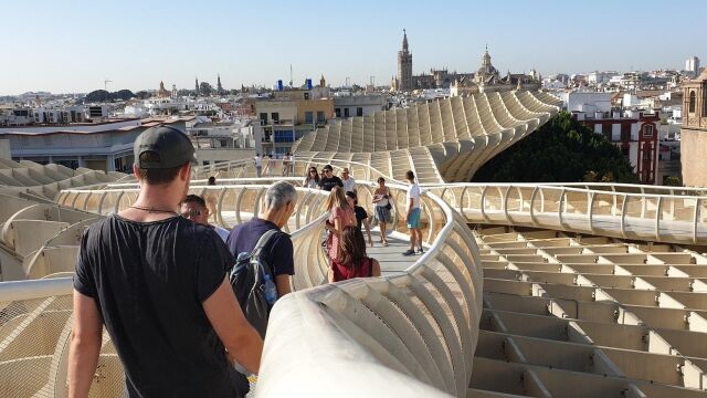 Turistas en Las Setas de Sevilla / EP