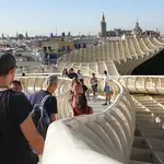 Turistas en Las Setas de Sevilla / EP