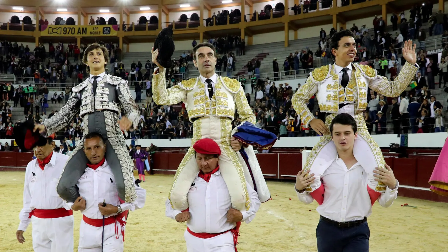 Roca Rey, Enrique Ponce y Juan de Castilla, a hombros en la Santamaría de Bogotá