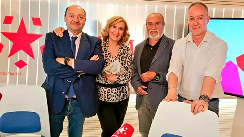 Nieves Herrero rodeada de tres Cronistas: Constantino Mediavilla, Ángel del Río y Antonio Castro