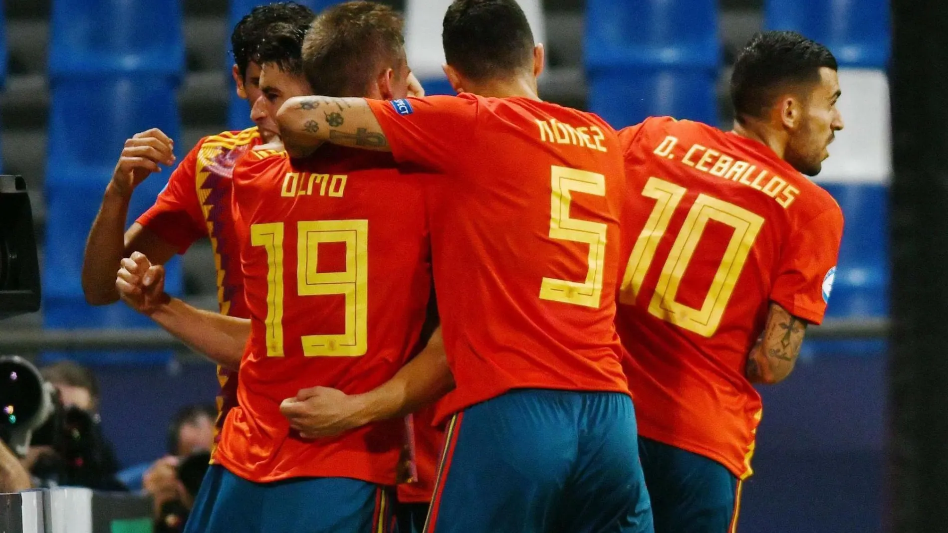 La selección española celebra un gol