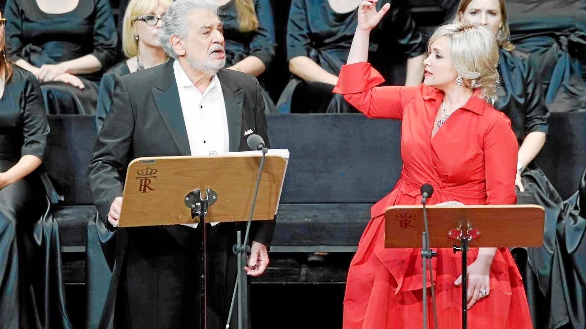 El tenor Plácido Domingo y la soprano Carmen Giannattasio, durante el estreno de «Giovanna d'Arco»