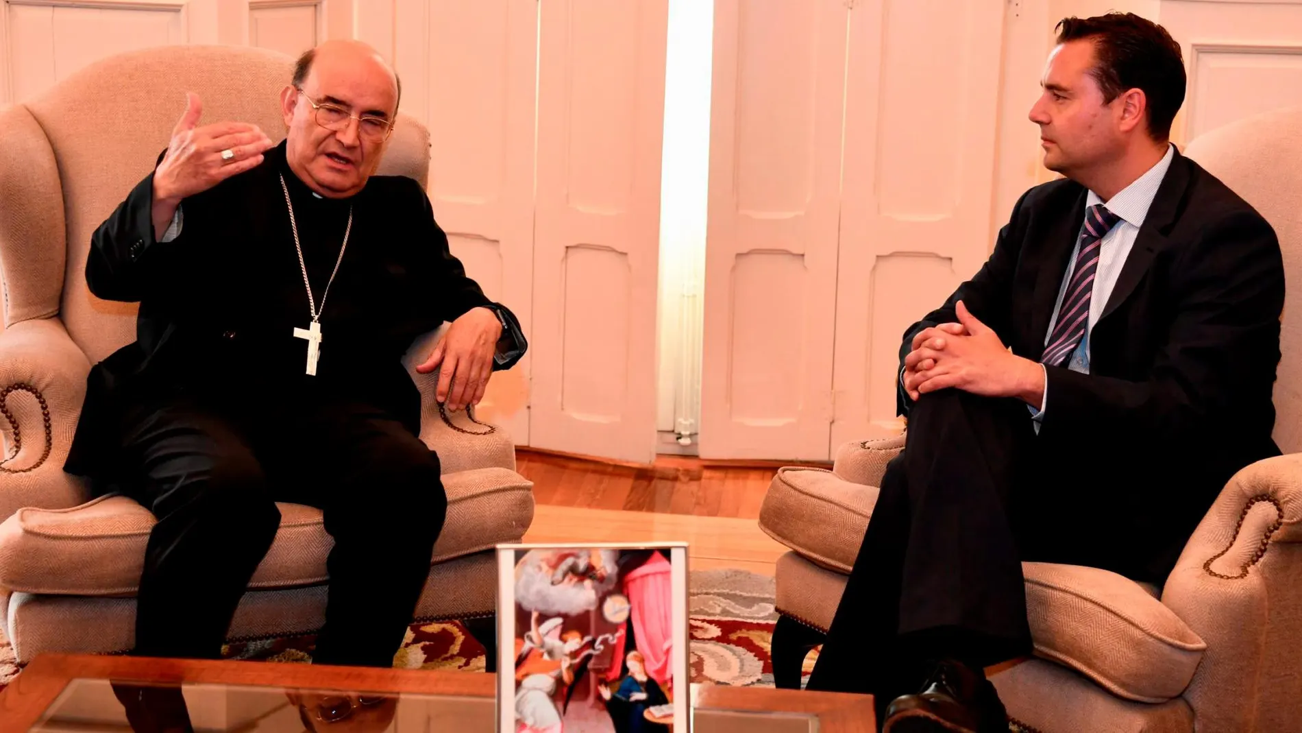 El arzobispo Fidel Herráez y el alcalde Daniel de la Rosa, durante su cordial reunión