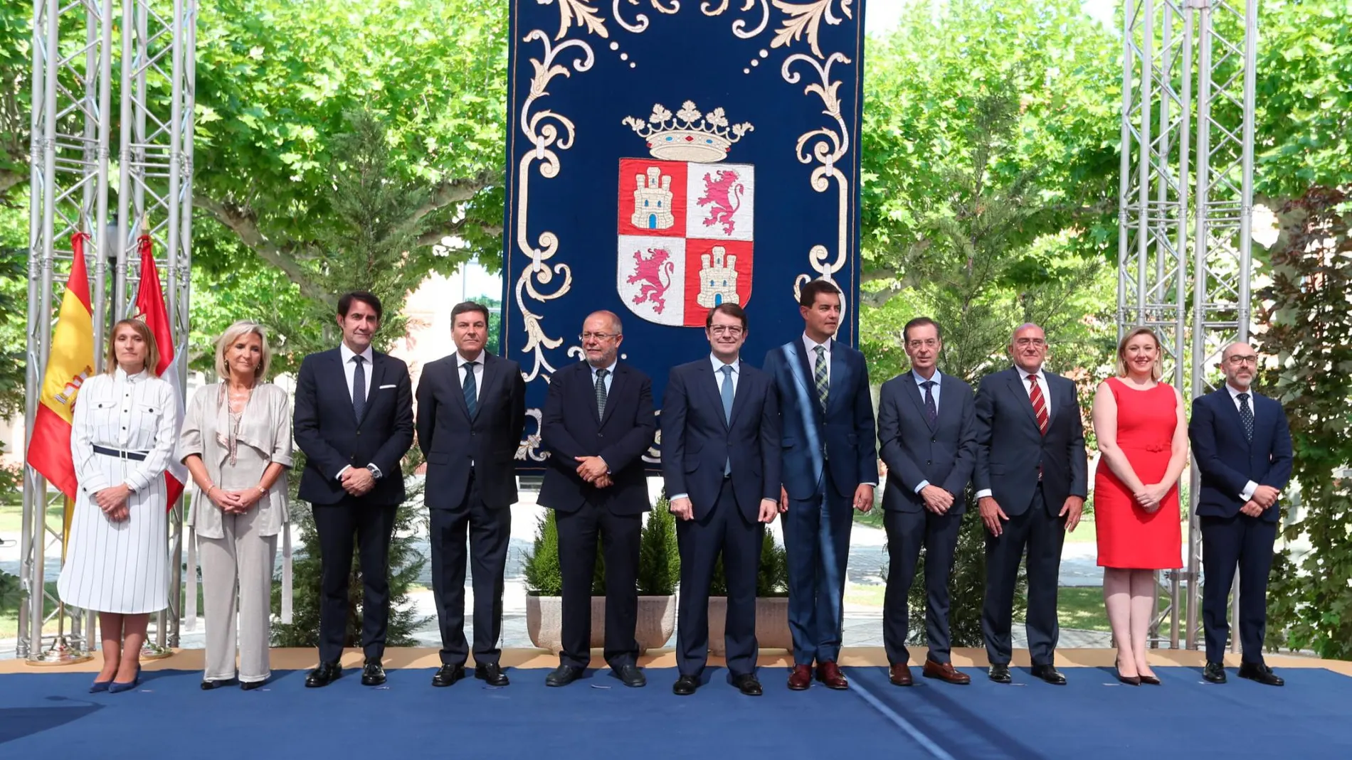 El presidente de la Junta, Alfonso Fernández Mañueco, junto a su equipo de Gobierno