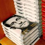 Varios ejemplares de «Vigilancia permanente», el libro de memorias del ex agente de la NSA Edward Snowden, exiliado en Rusia