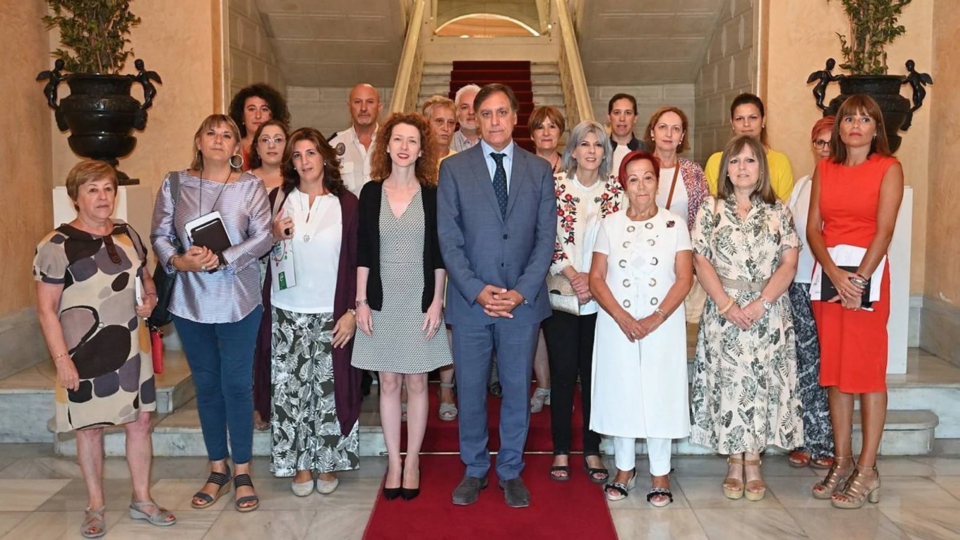 El alcalde Carlos García Carbayo preside la reunión de la comisión de la Violencia de Género reunida en el día de ayer