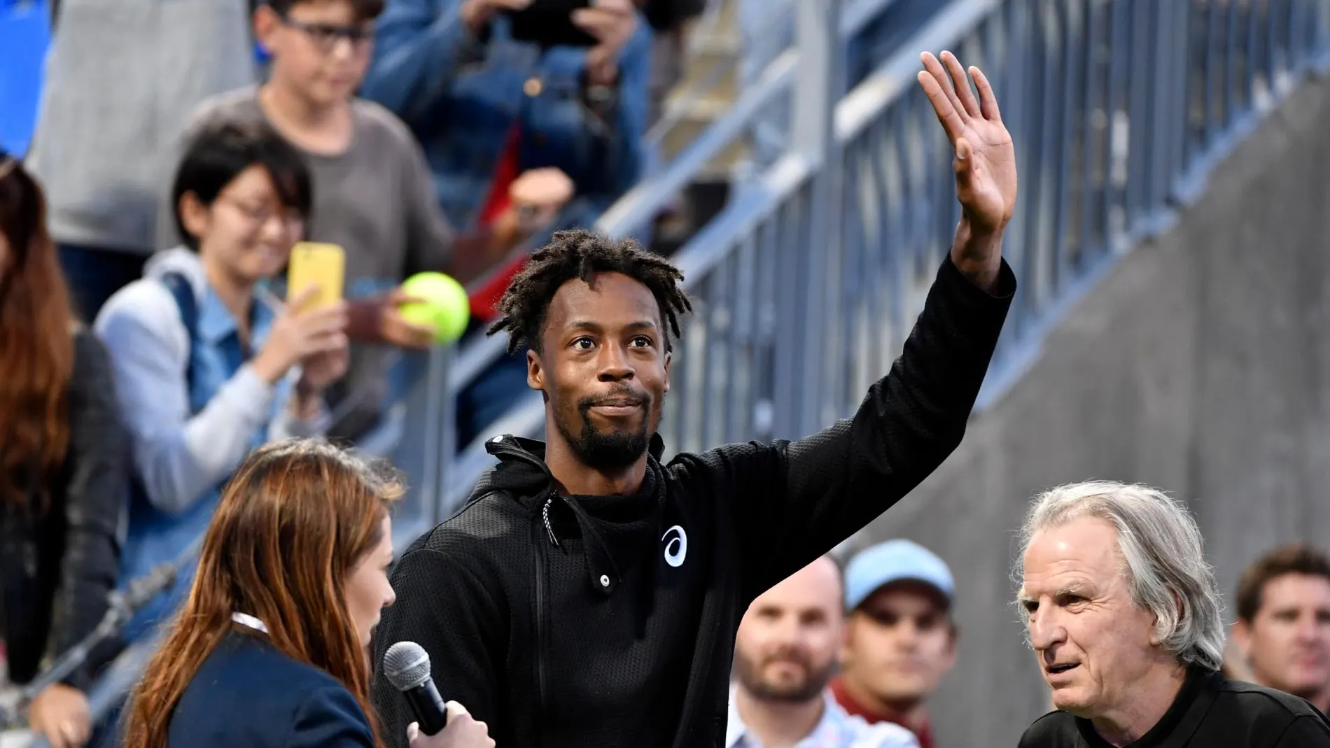 El francés Gael Monfils explicó al público que no jugaría la semifinal