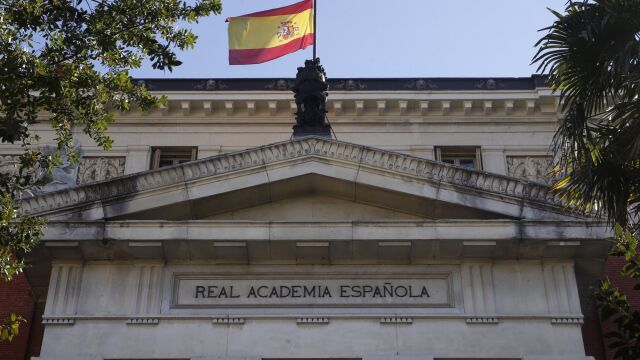Fachada de la sede de la Real Academia Española en Madrid