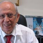 El doctor Ángel Escudero considera que no hay terapia más “alternativa” que la química