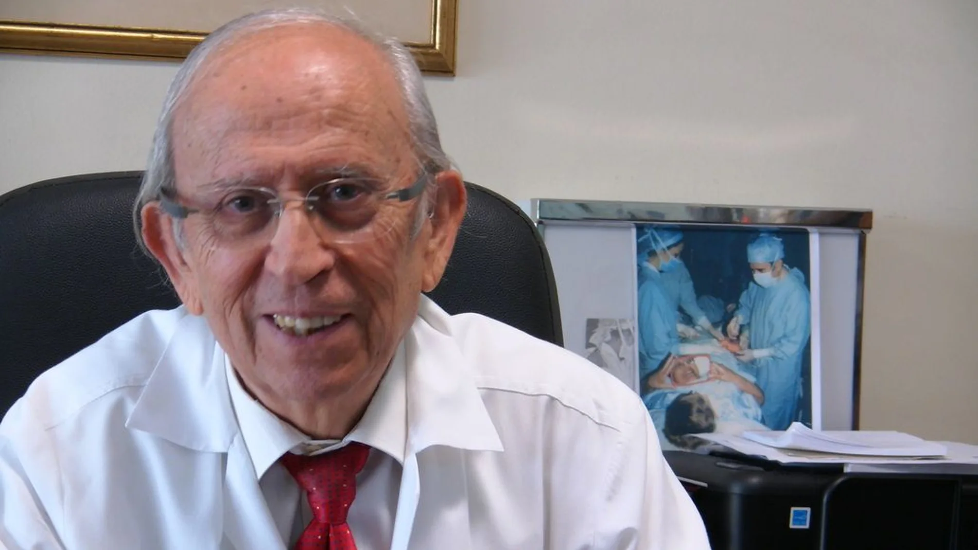 El doctor Ángel Escudero considera que no hay terapia más “alternativa” que la química