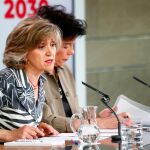 Isabel Celaá junto a la ministra de Sanidad en funciones, María Luisa Carcedo