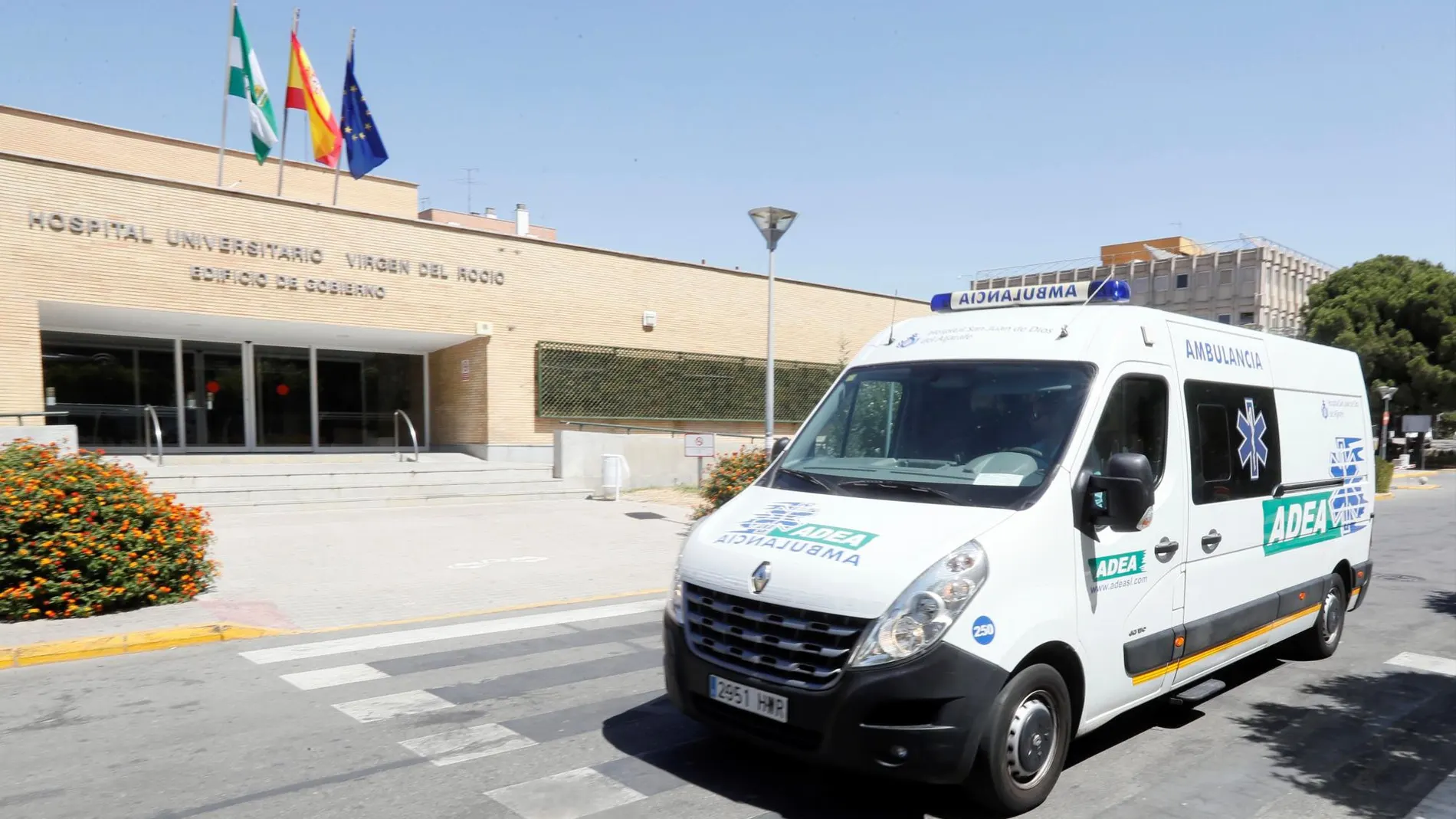 El edificio de gobierno del hospital Virgen del Rocío de Sevilla / Foto: Efe