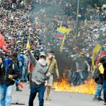 Más de 50.000 personas salieron a las calles de Quito, la capital ecuatoriana, para pedir al Gobierno que retire las medidas económicas que encarecen el precio del combustible